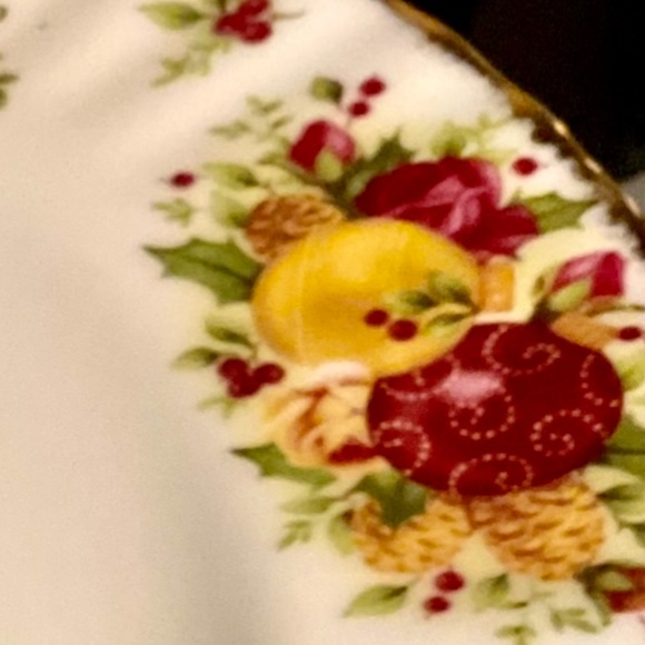 Holiday” Christmas Old Country Roses  4 New Dinner Plates by Royal Albert - Picture 4 of 7